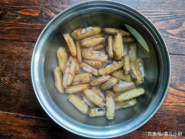 這個海鮮被稱作“小人仙”，肉質肥美，用這個方法做，一盤不夠吃